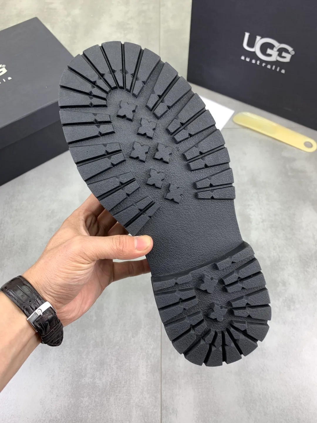 Men's men's shoes 💰P660 New arrival 🆕🆕🆕 IUGGI Men's British retro Martin boots Winter new men's outdoor hiking boots First layer of cowhide on the outside and wool on the inside Comfortable and warm Rubber sole sole Non-slip and firm Trendy and fashionable Casual and versatile Size: 38-44 (45 customized) Color: three colors